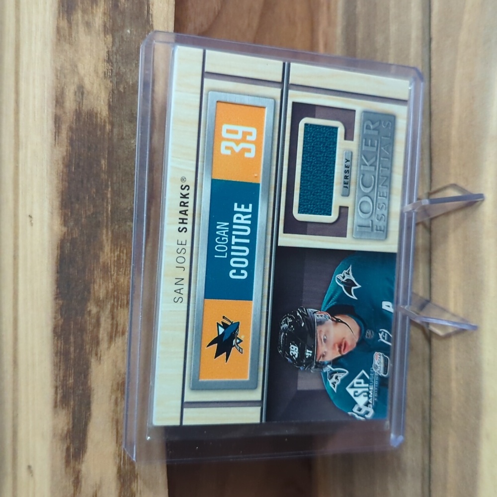 2019-20 Upper Deck SP Game Used Locker Essentials Logan Couture